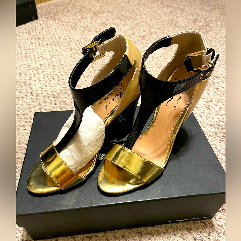 Mark and James by Badgley Mishka t-strap wedges in black, tan and gold - size 7